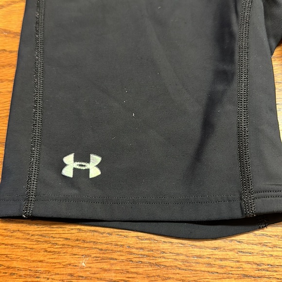Under Armour spandex shorts, size medium - Picture 2 of 5